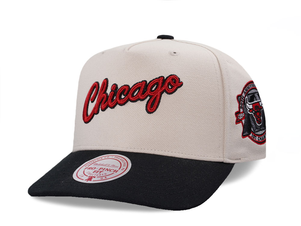 Mitchell & Ness Chicago Bulls 1st Championship Two Tone Pro Pinch A Frame Snapback Gora